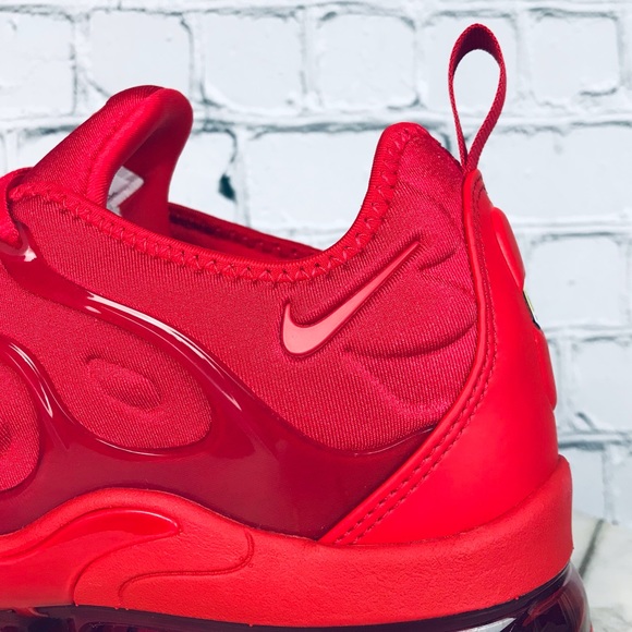 Nike Air Vapormax Plus Men’s Triple Red Running Sneakers Size 11 - CW6973-600 - Picture 4 of 11
